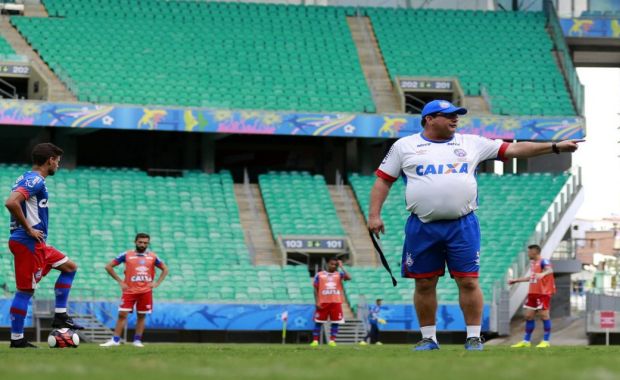 Sem novidades, Guto Ferreira monta time do Bahia que vai enfrentar o Galícia