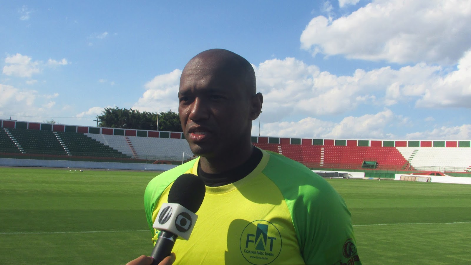Em desvantagem, goleiro Jair pede dedicação contra o Bahia: “pelo menos temos que buscar vencer”