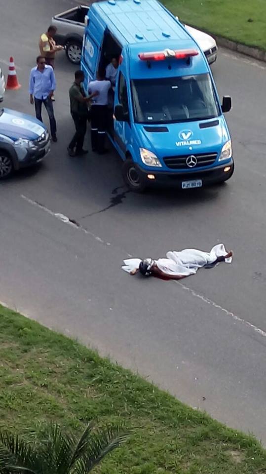 Mulher é arremessada de moto e morre após cair de viaduto em São Cristóvão