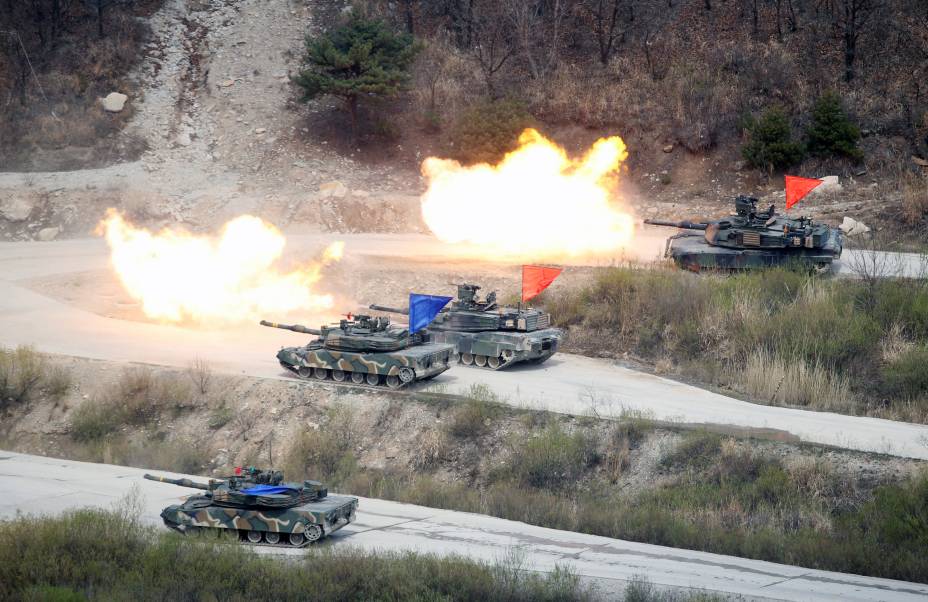 Coreia do Sul e EUA realizam exercícios com armas reais