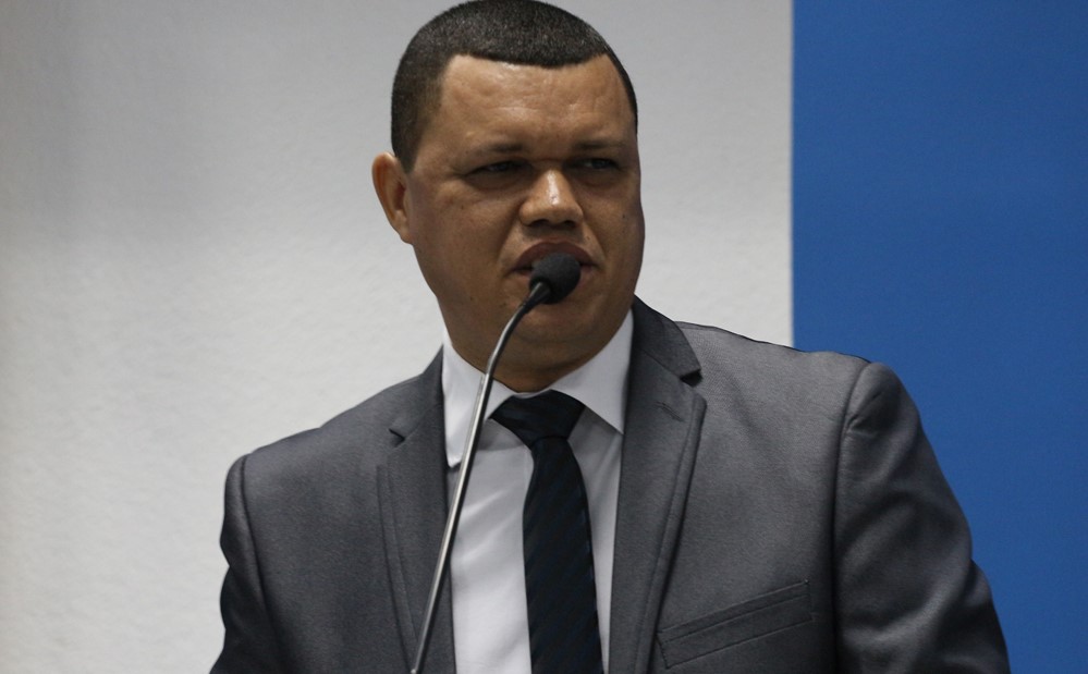 Exclusivo: vereador Adalto Santos fica independente na Câmara e oposição encolhe em Camaçari