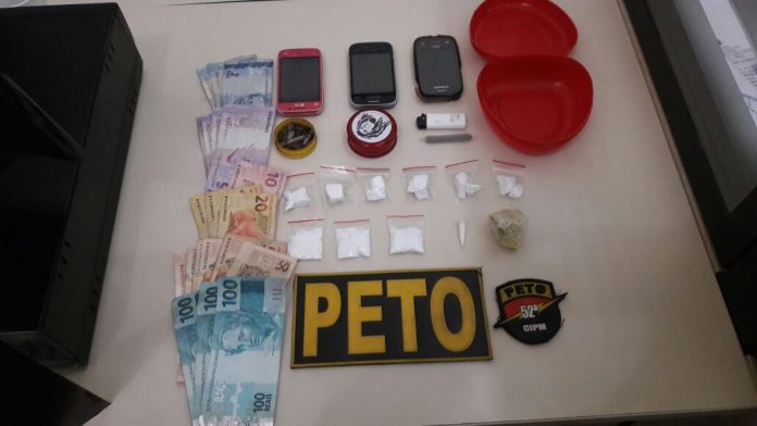 Polícia prende em flagrante três suspeitos de tráfico de drogas em Lauro de Freitas