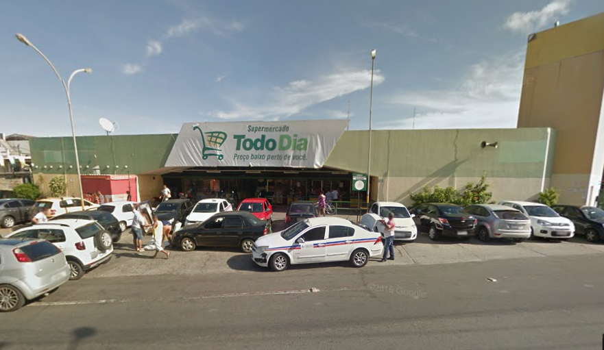 Todo Dia: Clientes e caixas de supermercado são roubados em Pernambués