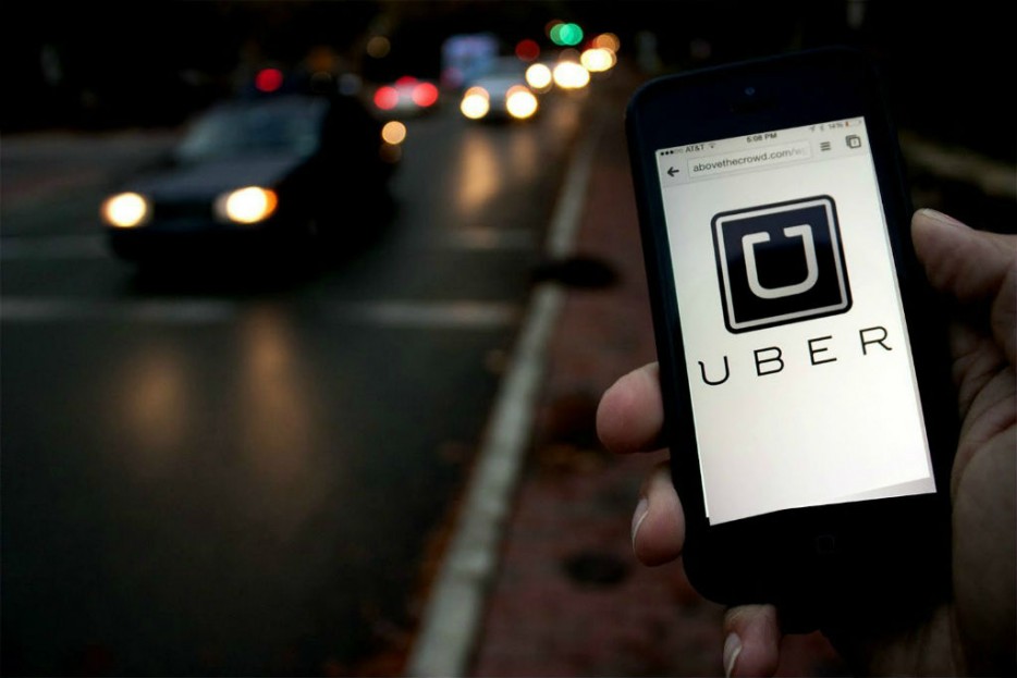 Com protestos e vetos, Lei que regulamenta Uber é aprovada