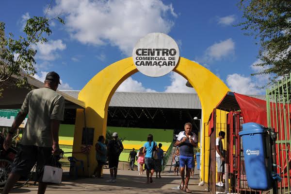 Inadimplências de permissionários coloca funcionamento da feira de Camaçari em xeque