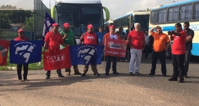Candeias: Grupo realiza protesto contra venda de refinaria na BR-324