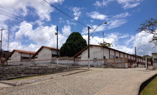Insegurança: Escola Municipal é invadida por assaltantes encapuzados em Simões Filho