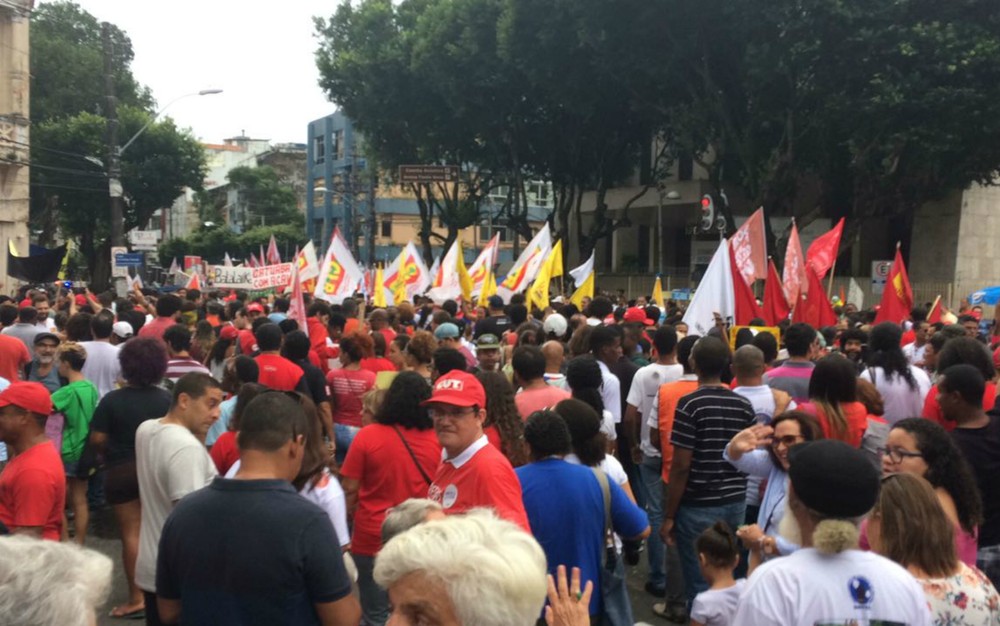 Protesto em Salvador pede a saída de Temer e eleições diretas