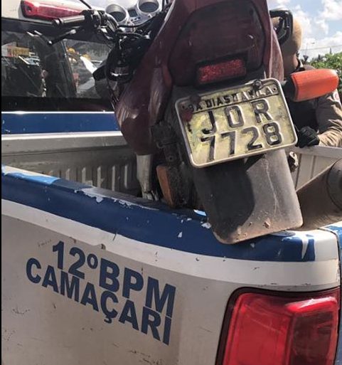 Moto roubada é encontrada próximo a estacionamento da Feira de Camaçari