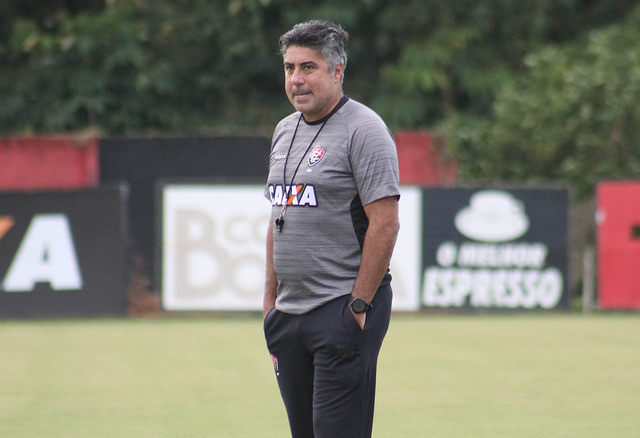 Treinador do Vitória lamenta goleada para o Atlético-PR: “Faltou um pouco de atenção”