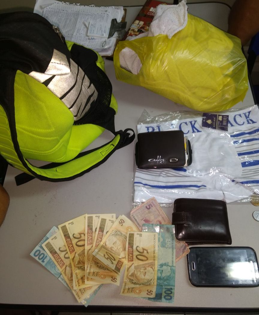 Dupla é presa repassando dinheiro falso no Centro Comercial de Camaçari