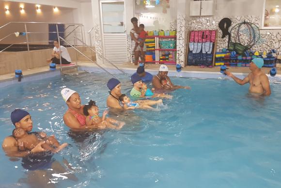 Salvador: Hidroterapia ajuda a melhorar qualidade de vida de crianças com microcefalia