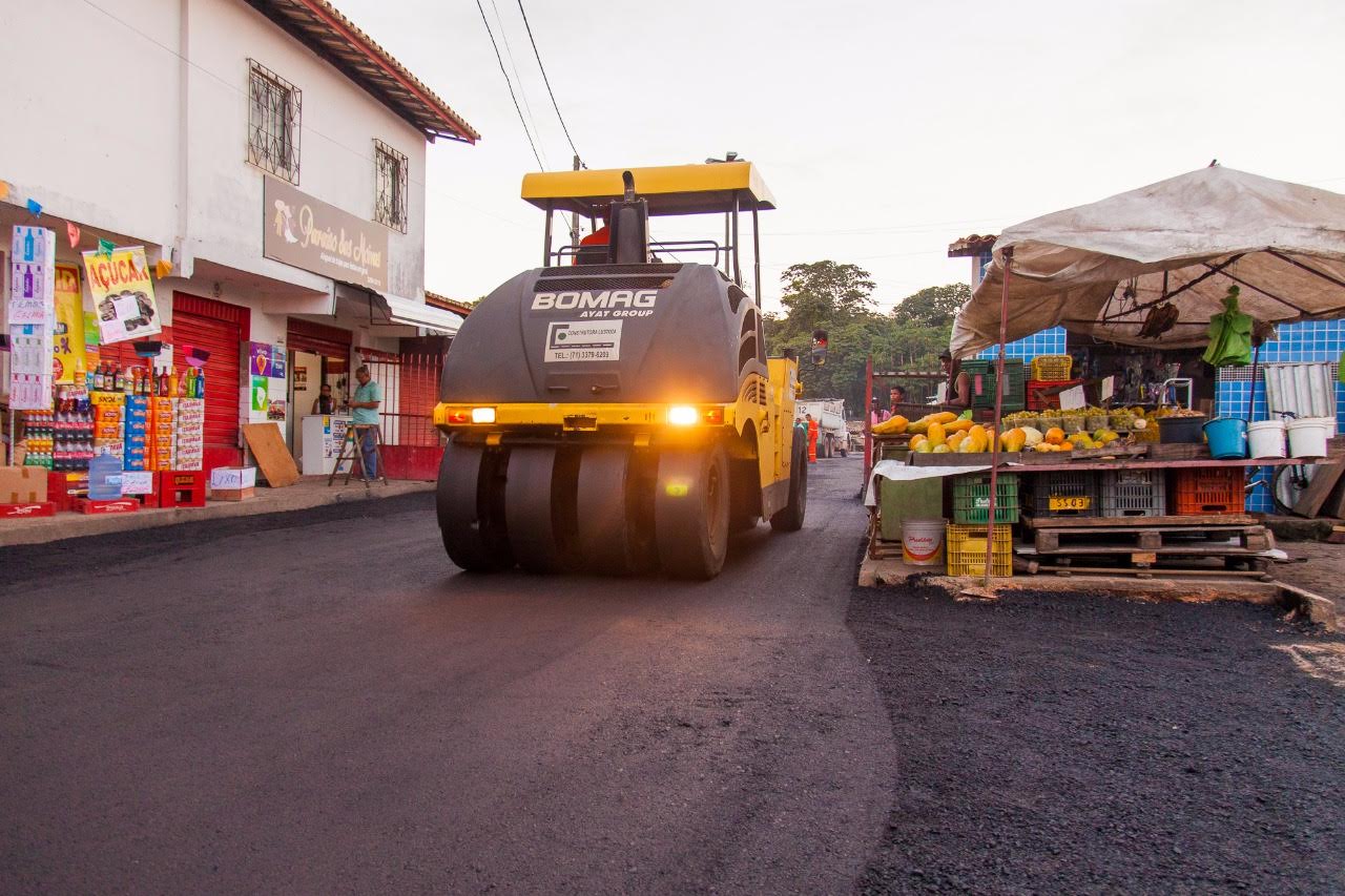 Entorno do Mercado Municipal em Simões Filho ganha asfalto