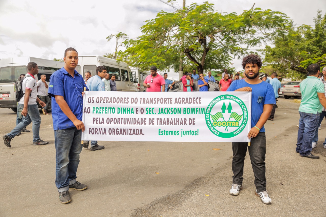 Cooperativas de transporte fazem manifestação pacifica em apoio a Prefeitura de Simões Filho