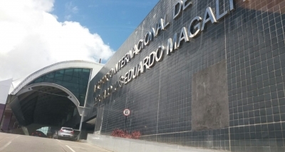 Parte de teto do Aeroporto Internacional de Salvador desaba e duas pessoas ficam feridas