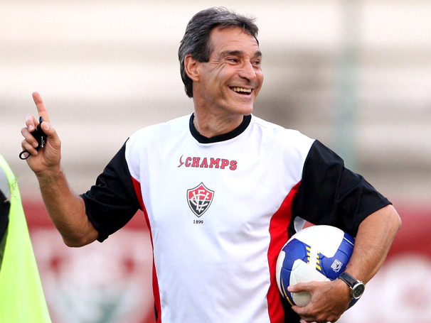 Vitória se aproxima de acerto com treinador Paulo César Carpegiani