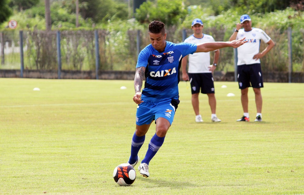 Volante do Avaí aponta caminhos para time vencer o Vitória: “jogar com humildade e inteligência”