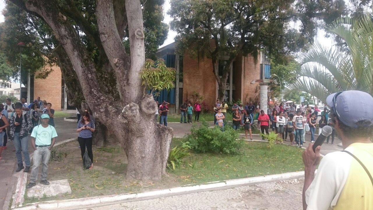 Camaçari: servidores municipais planejam protestar em frente ao Fórum Clemente Mariani