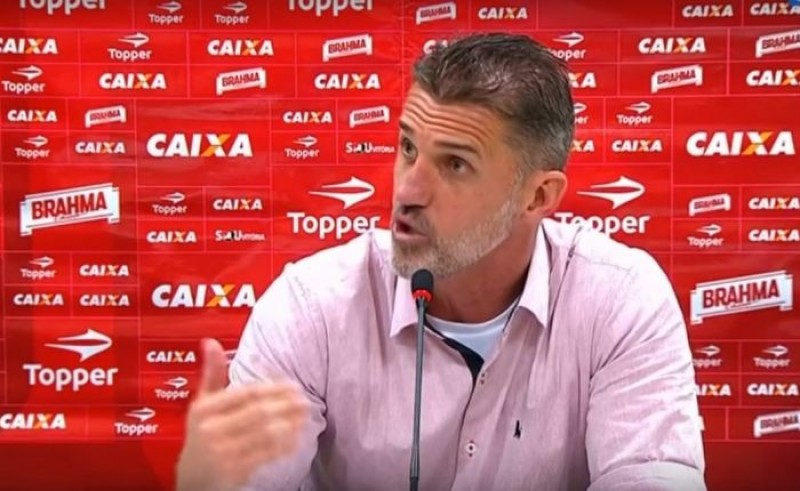 Mancini destaca triunfos contra Flamengo e Corinthians: “O Vitória necessita vencer adversários fortes”