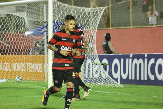 Neilton lamenta noite infeliz no Barradão: “assumo a responsabilidade pelos gols perdidos”
