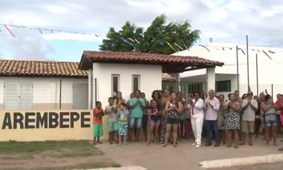 Pais de alunos realizam protestos em Arembepe e Vila de Abrantes