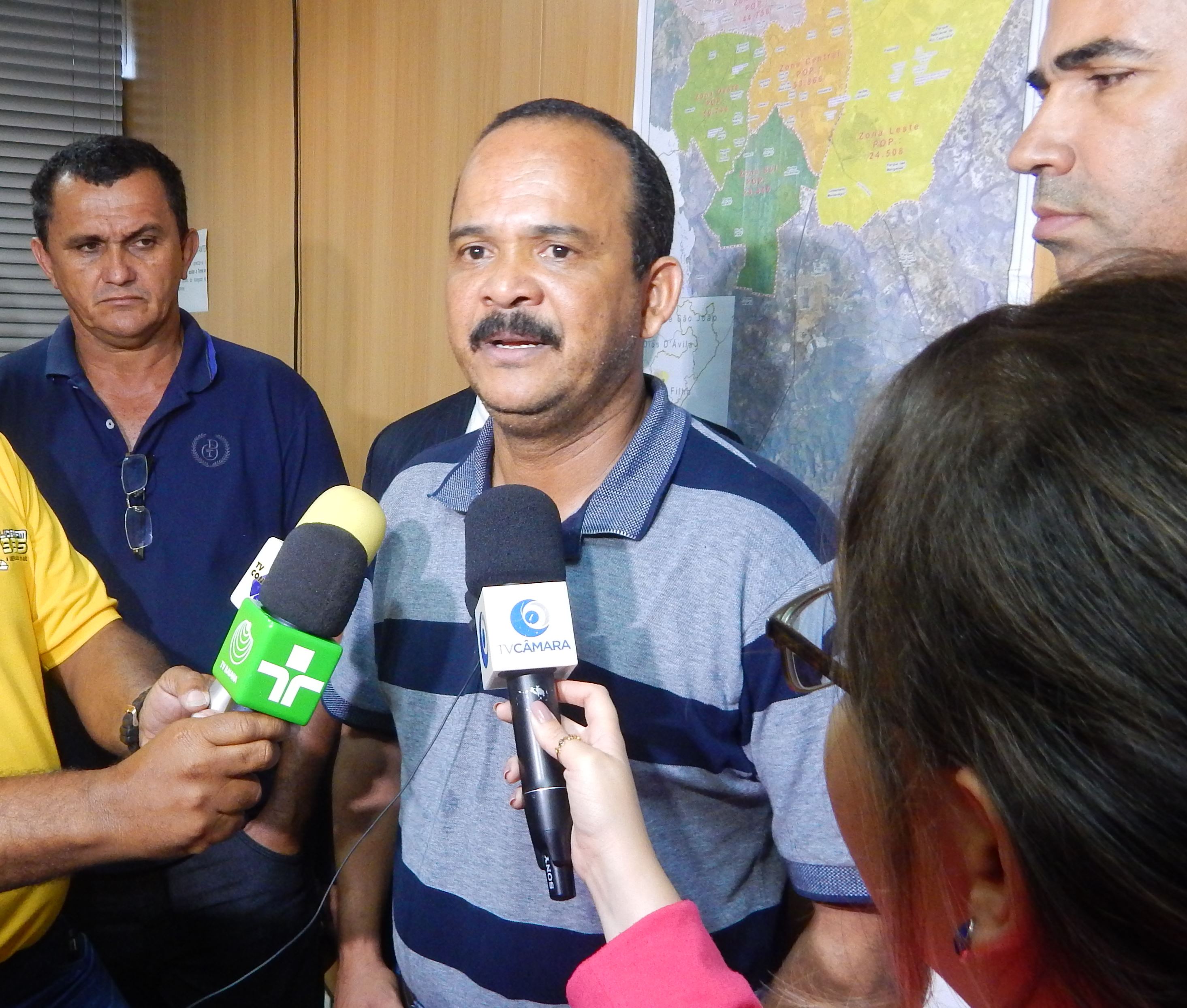 Prefeito de Camaçari justifica exoneração de servidores: “não querem trabalhar”