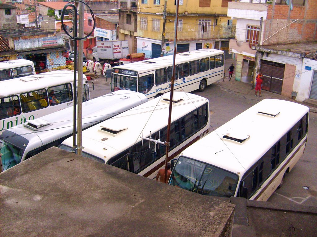 Salvador: ônibus deixam de circular pelo bairro da Capelinha após veículos serem pichados