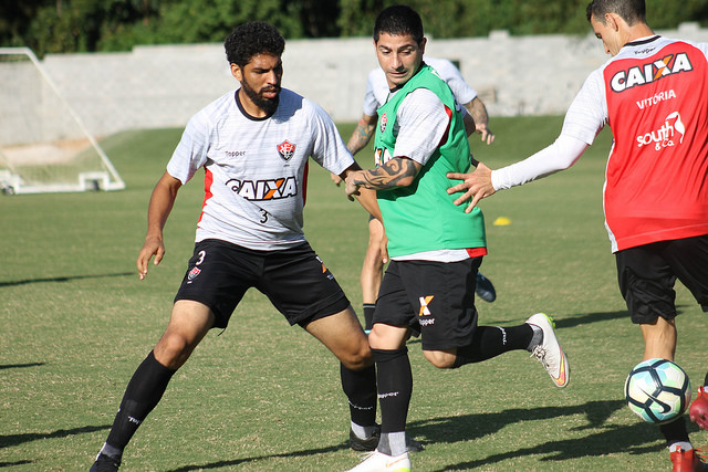 Zagueiro Wallace comenta sobre dificuldades de jogar contra o Corinthians: “Vamos ter que jogar 110%”
