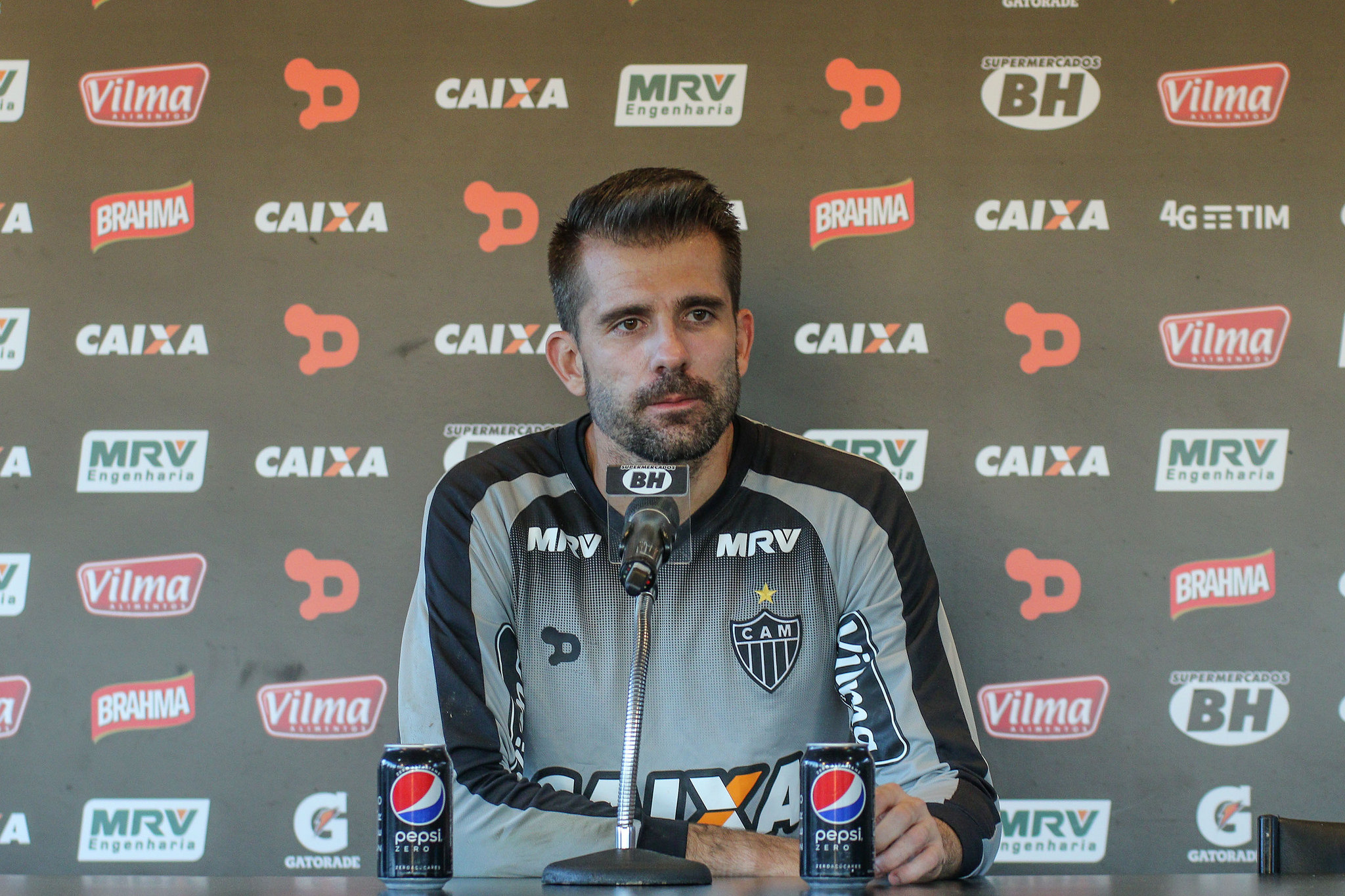 Mesmo com situações políticas, goleiro Victor afirma que grupo do Atlético-MG está focado na Série A