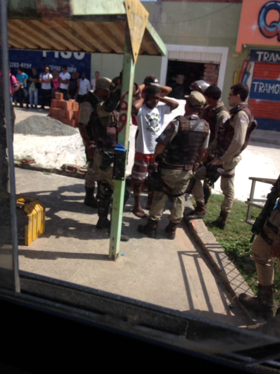 Polícia Militar realiza blitze na linha Dias d’Ávila -Itapuã