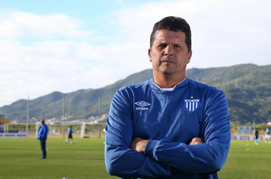 Série A: Avaí anuncia renovação de contrato com treinador que fracassou no Vitória em 2015