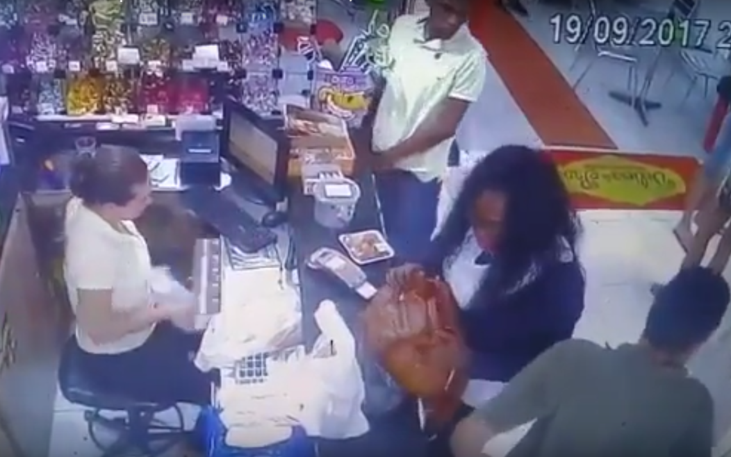 Vídeo mostra momento de assalto a padaria no bairro do Pau Miúdo
