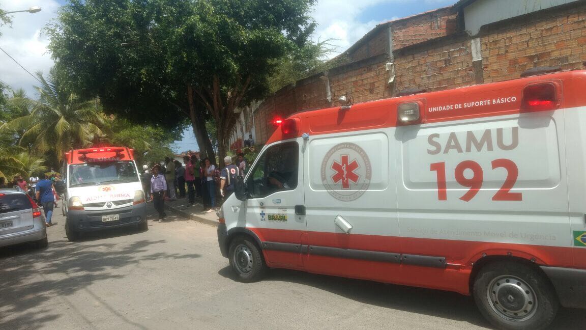 Criança morre ao cair e ser atropelada por ônibus escolar em Simões Filho