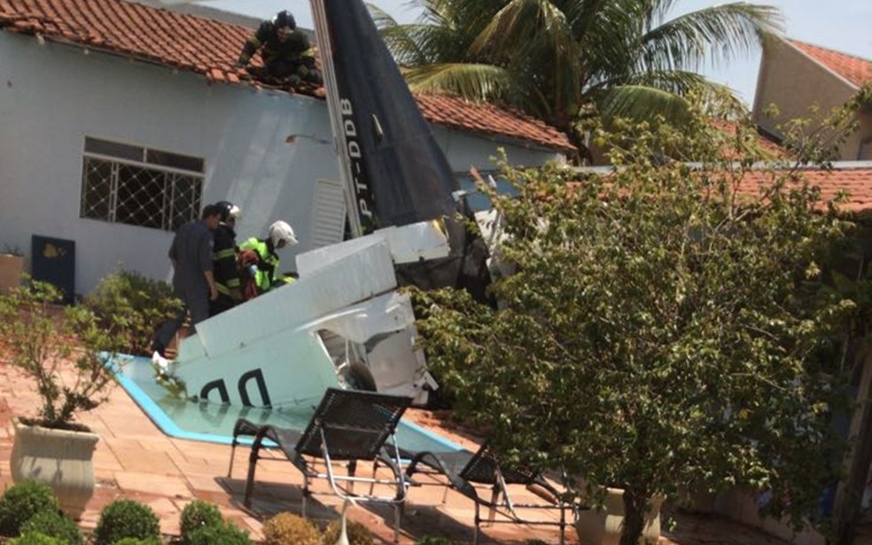 Aeronave cai no interior de São Paulo e mata três pessoas