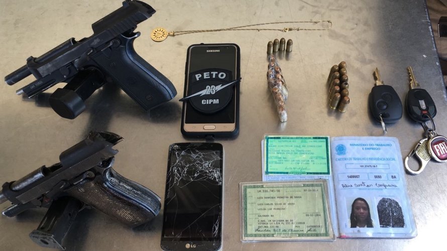  Arma roubada de PM em Salvador é recuperada e dois são presos
