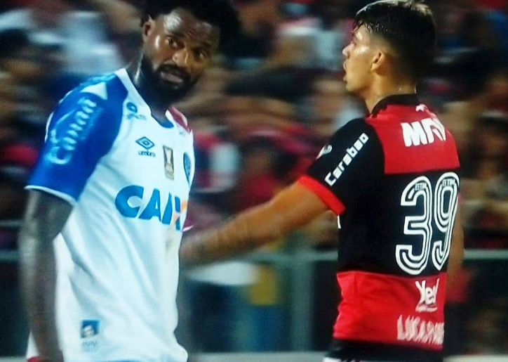 Com dois tempos distintos, Bahia cai de produção e acaba goleado pelo Flamengo