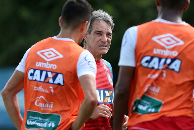Com retornos de Mendoza e Éder, Bahia está relacionado para partida contra o Flamengo