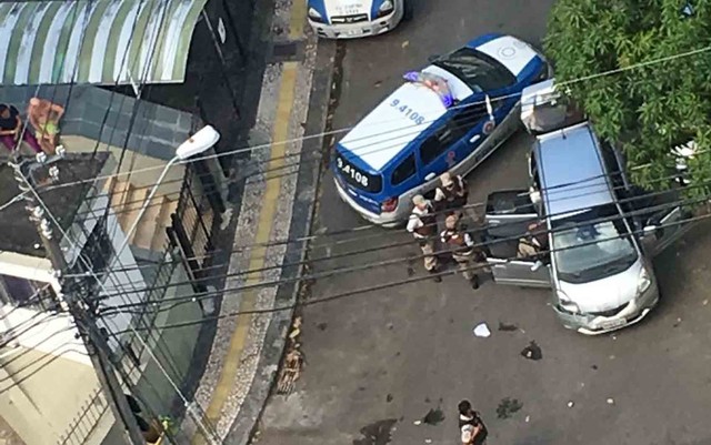 Dupla é baleada ao trocar tiros com a polícia na Ladeira da Barra: Um dos suspeitos morreu