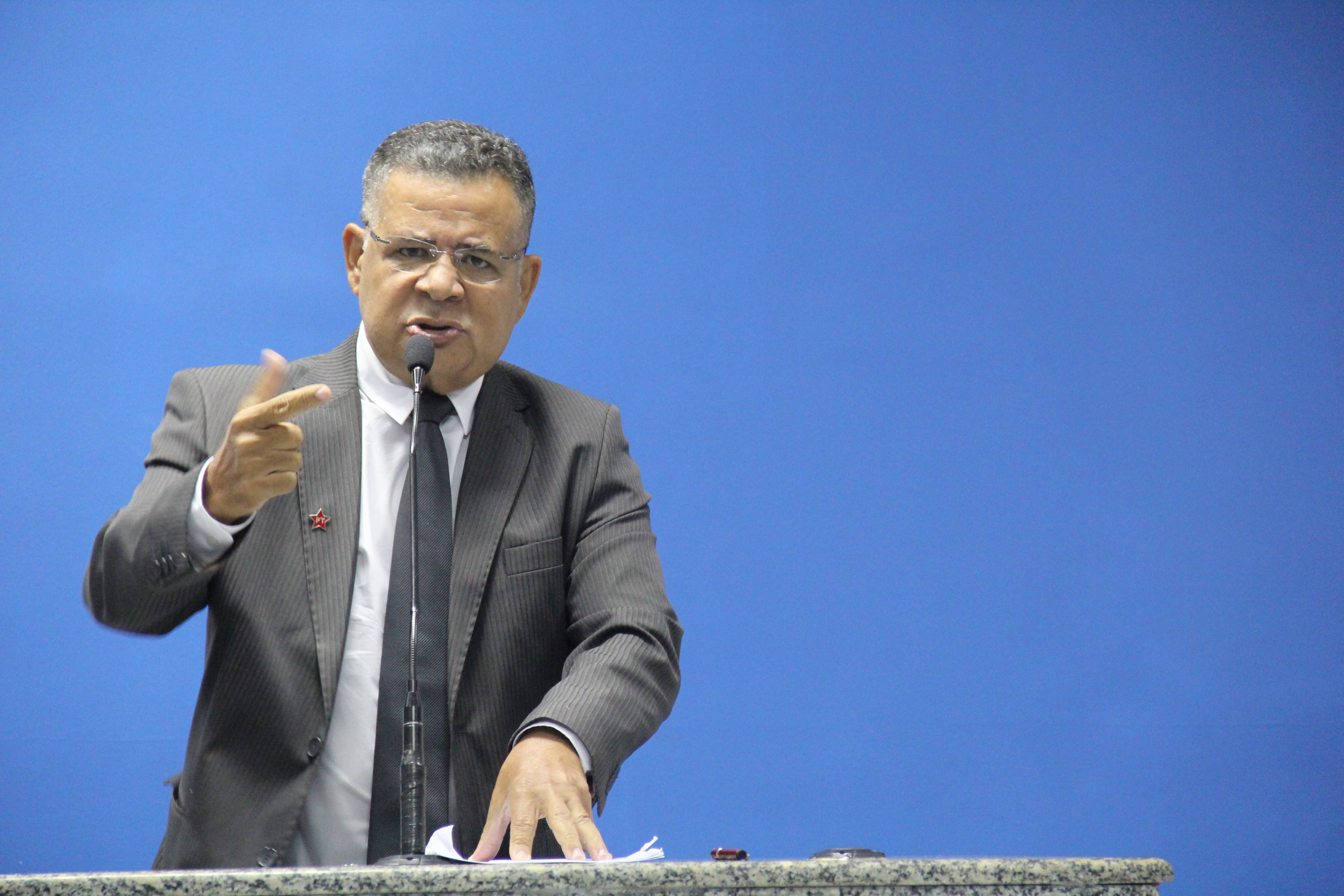 “Esse prefeito é ladrão”, diz vereador de Camaçari depois de se desculpar por discurso inflamado