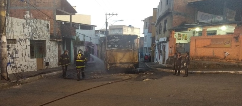 Salvador: coletivos não circulam no Nordeste de Amaralina após incêndio em ônibus