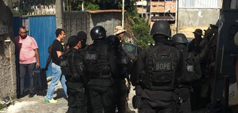 PM e crianças são feitas reféns dentro de casa em Salvador