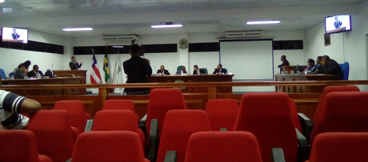 Simões Filho: Câmara aprova projeto que visa fiscalizar a manutenção de terrenos baldios
