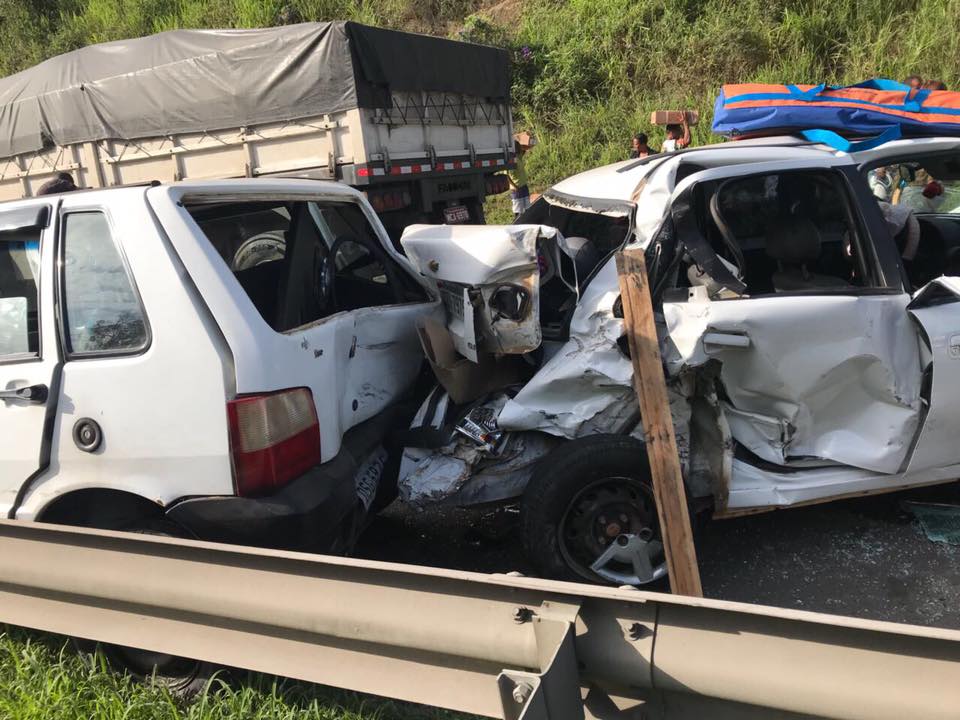 Veja fotos de acidente de trânsito na BR 324 sentido Feira/Salvador