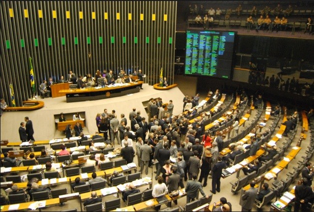 Veja quais deputados baianos votaram a favor do fundo público eleitoral de R$ 1,7 bi