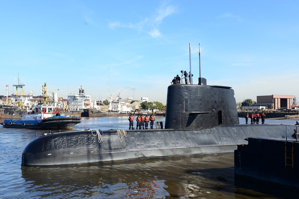 Submarino argentino com 44 tripulantes está desaparecido no mar