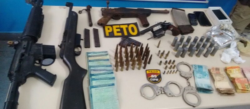 Polícia prende mulher que usava mercado de fachada para guardar armas em Feira de Santana