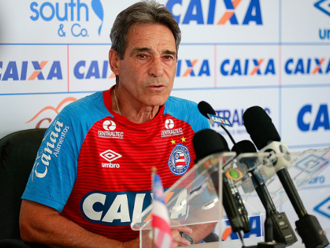 Carpegiani elogia atual momento que o Bahia atravessa na Série A: “mérito dos jogadores”