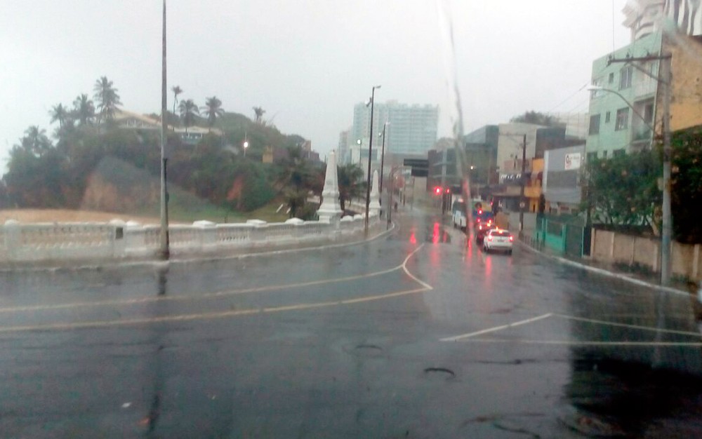 Salvador: chuva forte causa alagamentos nesta sexta-feira