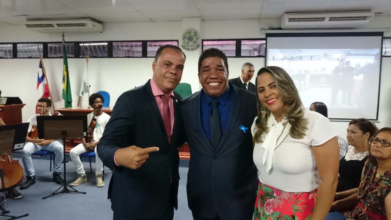 Emocionado, Roque Santos enaltece responsabilidade de comunicar na Câmara de Simões Filho