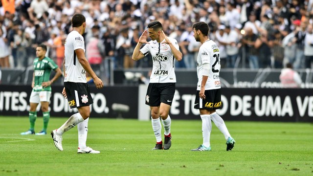 Série A: Corinthians vence o Palmeiras e coloca as mãos na taça